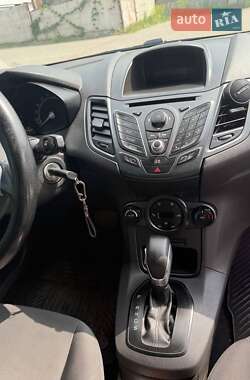 Хэтчбек Ford Fiesta 2013 в 