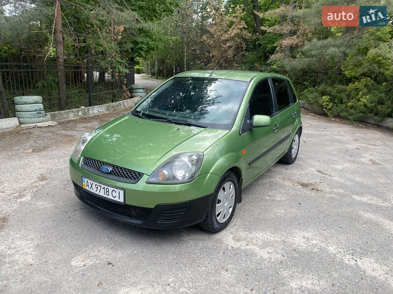 Хэтчбек Ford Fiesta 2006 в 