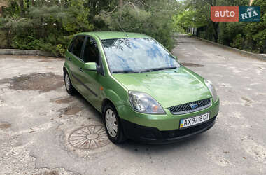 Хэтчбек Ford Fiesta 2006 в 