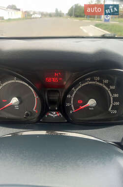 Хэтчбек Ford Fiesta 2012 в 