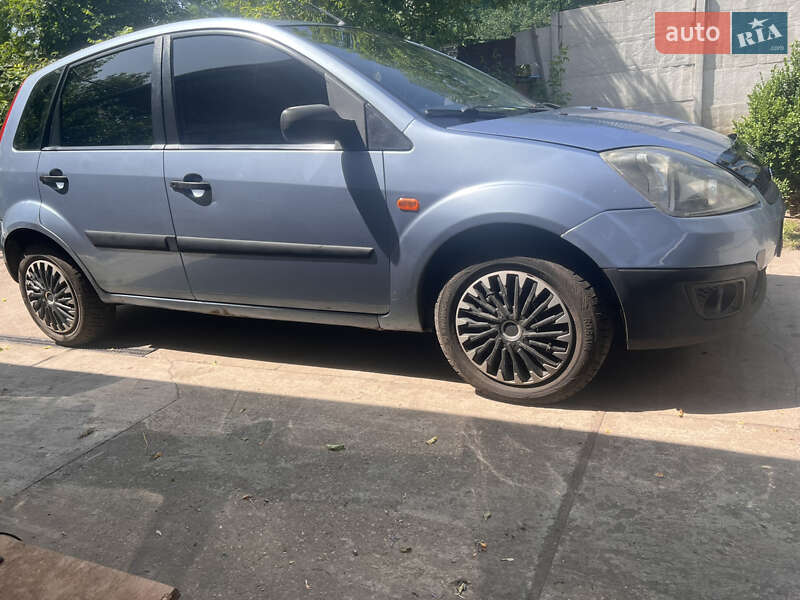Хэтчбек Ford Fiesta 2006 в Каменке