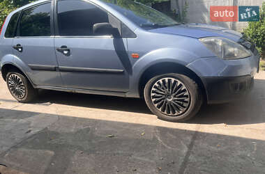 Хэтчбек Ford Fiesta 2006 в 