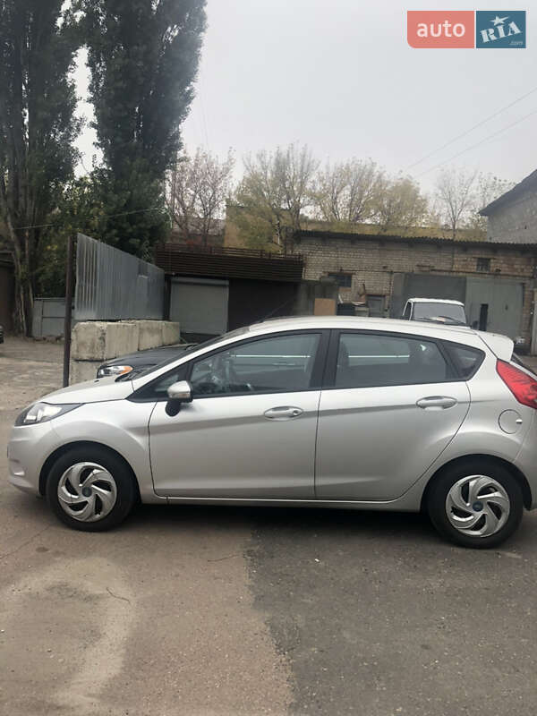 Хэтчбек Ford Fiesta 2012 в Черновцах