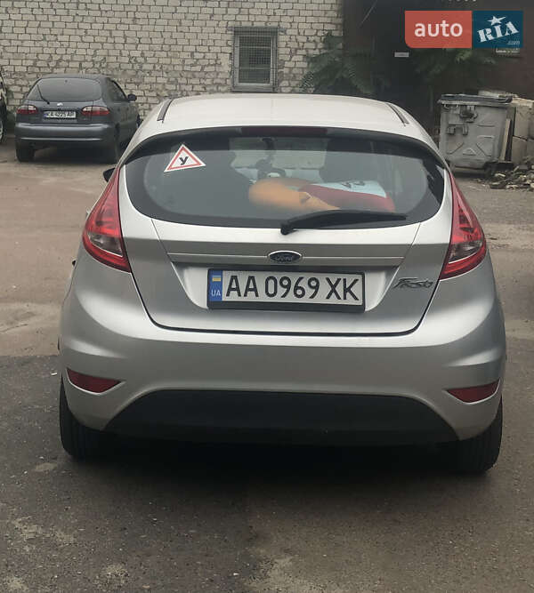 Хэтчбек Ford Fiesta 2012 в Черновцах