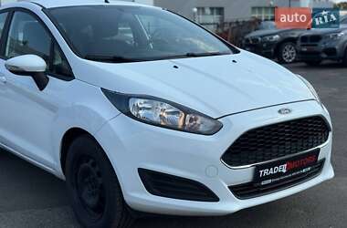 Хэтчбек Ford Fiesta 2016 в 