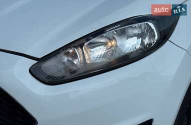 Хэтчбек Ford Fiesta 2016 в 