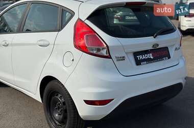 Хэтчбек Ford Fiesta 2016 в 