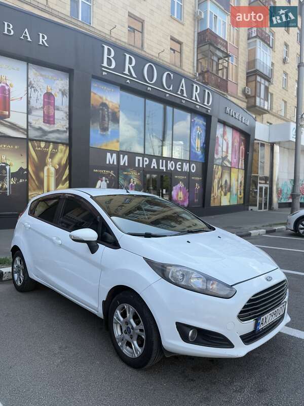 Хэтчбек Ford Fiesta 2013 в 