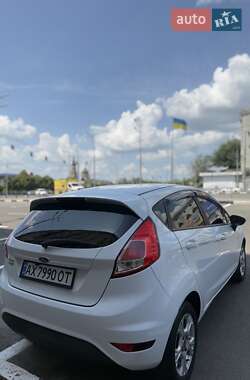 Хэтчбек Ford Fiesta 2013 в 
