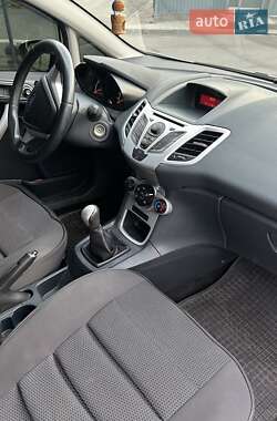 Хэтчбек Ford Fiesta 2011 в 