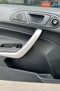 Хэтчбек Ford Fiesta 2011 в 