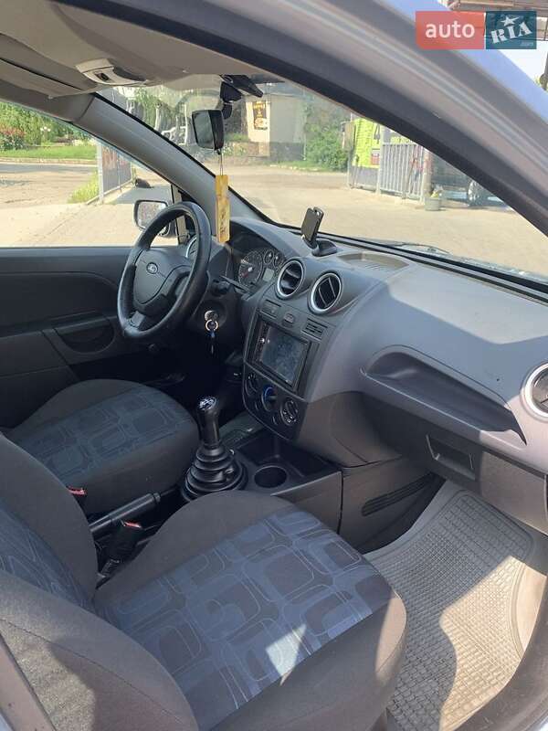 Хэтчбек Ford Fiesta 2005 в Киеве