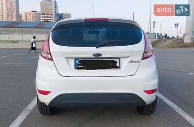 Хэтчбек Ford Fiesta 2012 в 