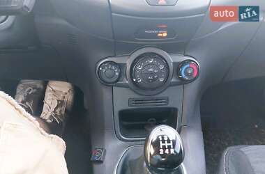 Хэтчбек Ford Fiesta 2012 в 