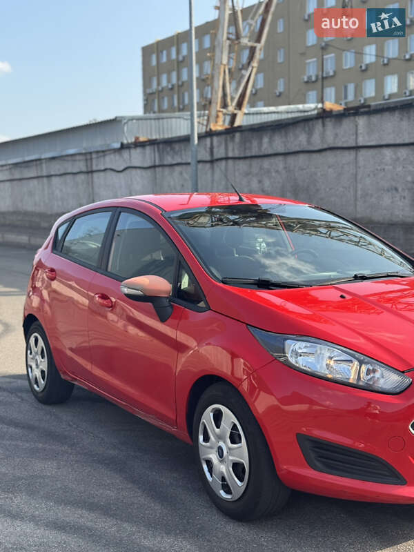 Хэтчбек Ford Fiesta 2016 в Киеве