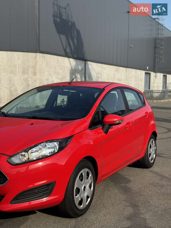 Хэтчбек Ford Fiesta 2016 в Киеве