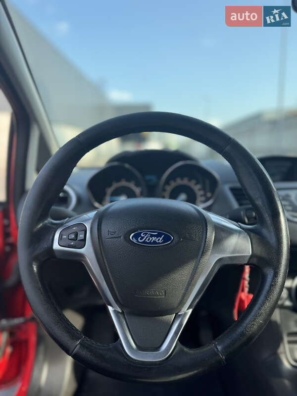 Хэтчбек Ford Fiesta 2016 в Киеве