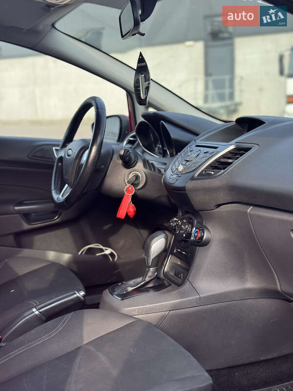 Хэтчбек Ford Fiesta 2016 в Киеве