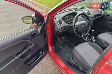 Хэтчбек Ford Fiesta 2006 в 