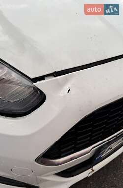 Хэтчбек Ford Fiesta 2016 в 