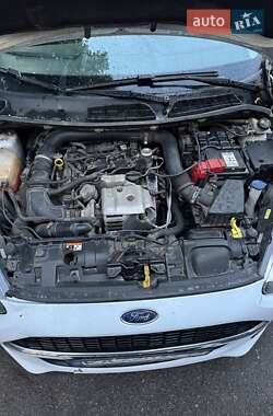 Хэтчбек Ford Fiesta 2016 в 