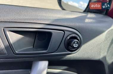 Хэтчбек Ford Fiesta 2011 в 