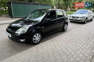 Хэтчбек Ford Fiesta 2005 в 