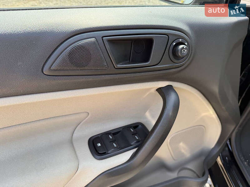 Седан Ford Fiesta 2017 в Коломые