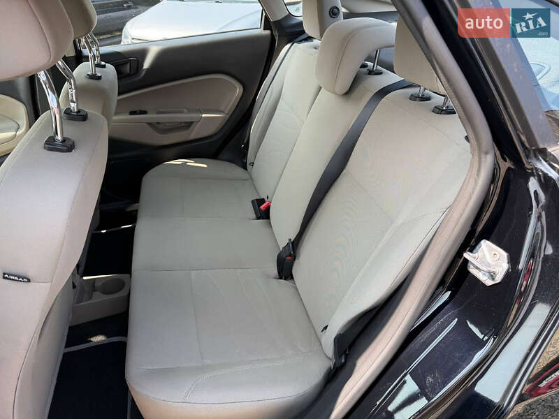 Седан Ford Fiesta 2017 в Коломые