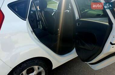 Хэтчбек Ford Fiesta 2011 в 