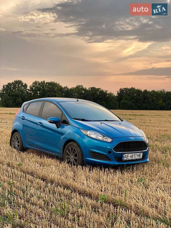 Хэтчбек Ford Fiesta 2016 в Днепре