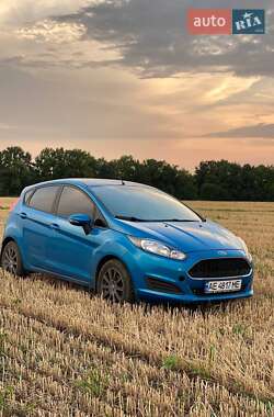 Хэтчбек Ford Fiesta 2016 в 