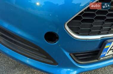 Хэтчбек Ford Fiesta 2016 в 