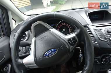 Хэтчбек Ford Fiesta 2013 в 