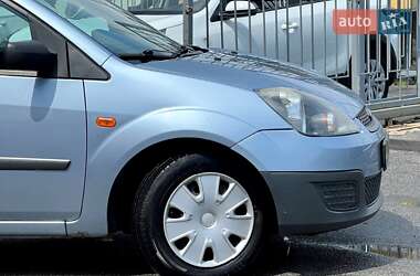 Хэтчбек Ford Fiesta 2006 в 
