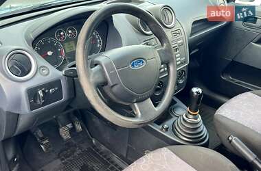 Хэтчбек Ford Fiesta 2006 в 