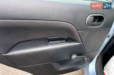 Хэтчбек Ford Fiesta 2006 в 