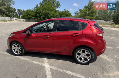 Хэтчбек Ford Fiesta 2010 в 