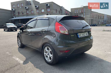 Хэтчбек Ford Fiesta 2015 в 