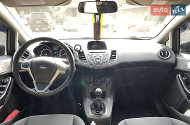 Хэтчбек Ford Fiesta 2015 в 