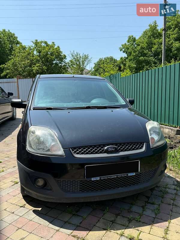 Хэтчбек Ford Fiesta 2007 в 