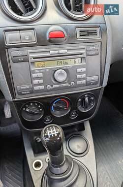 Хэтчбек Ford Fiesta 2007 в 