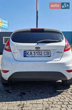 Хэтчбек Ford Fiesta 2011 в 