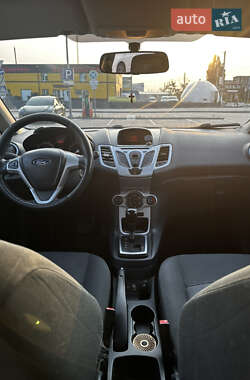 Хэтчбек Ford Fiesta 2011 в 