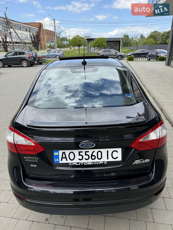 Седан Ford Fiesta 2015 в Ужгороде