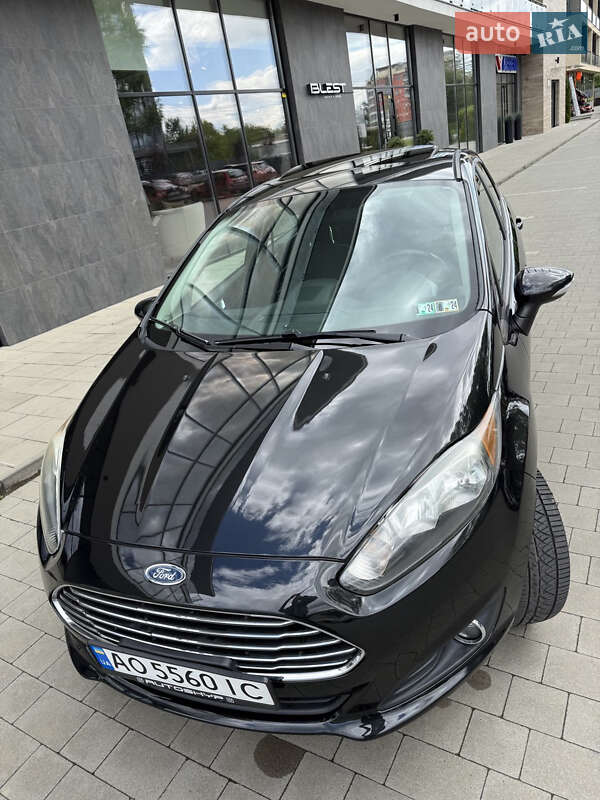 Седан Ford Fiesta 2015 в Ужгороде