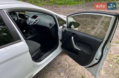 Хэтчбек Ford Fiesta 2011 в 