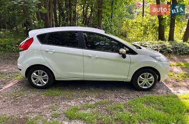 Хэтчбек Ford Fiesta 2011 в 
