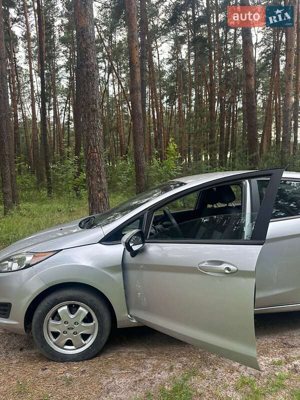 Седан Ford Fiesta 2016 в Славуте