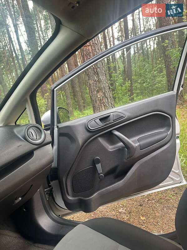 Седан Ford Fiesta 2016 в Славуте